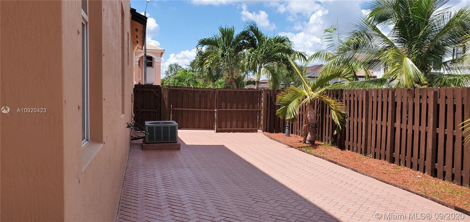 Недавно продано: $599,999 (5 спален, 5 ванн, 3408 Квадратных фут)