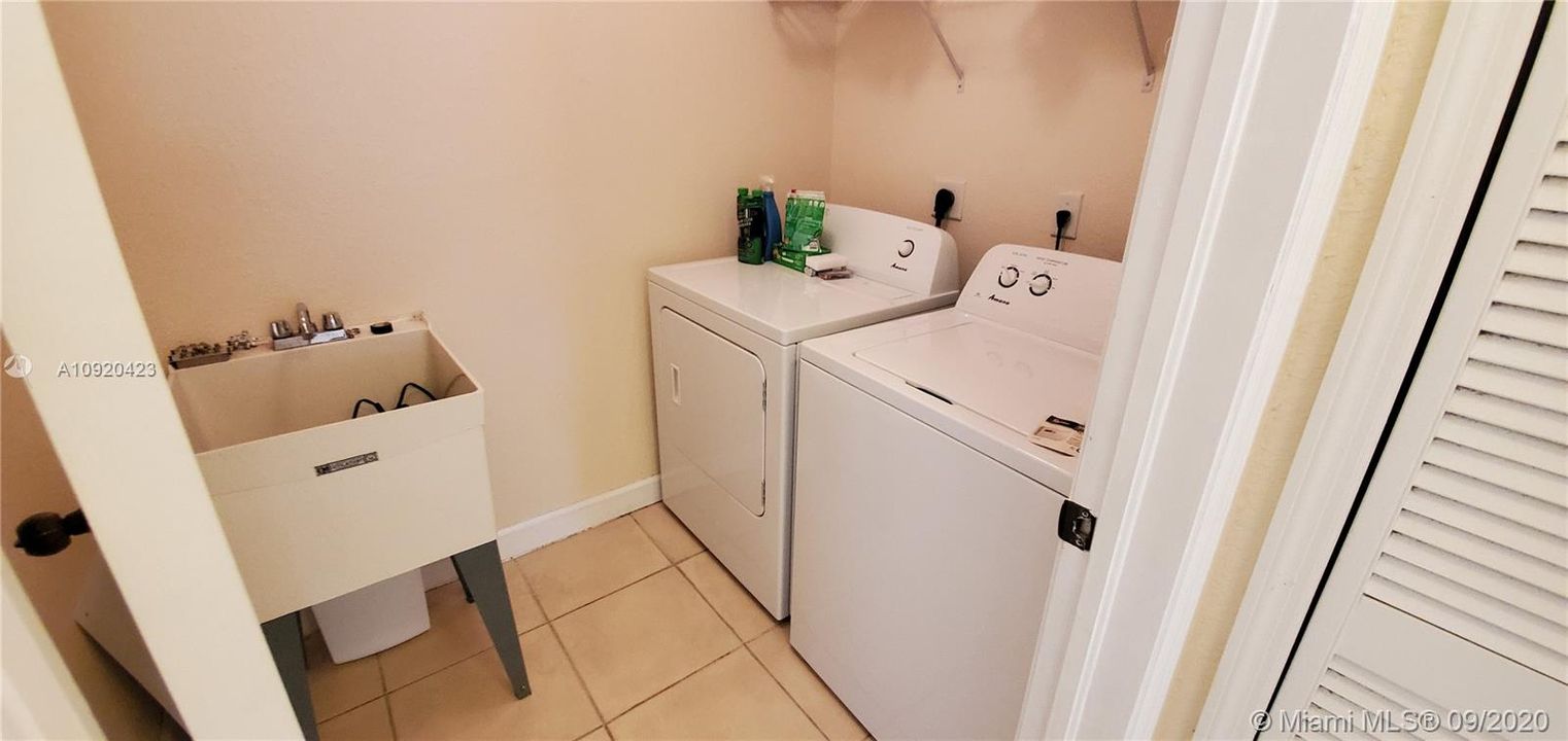 Недавно продано: $599,999 (5 спален, 5 ванн, 3408 Квадратных фут)
