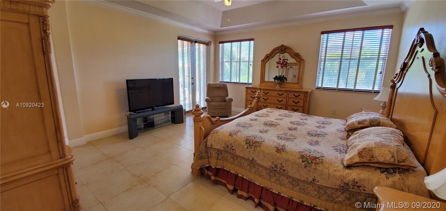 Недавно продано: $599,999 (5 спален, 5 ванн, 3408 Квадратных фут)
