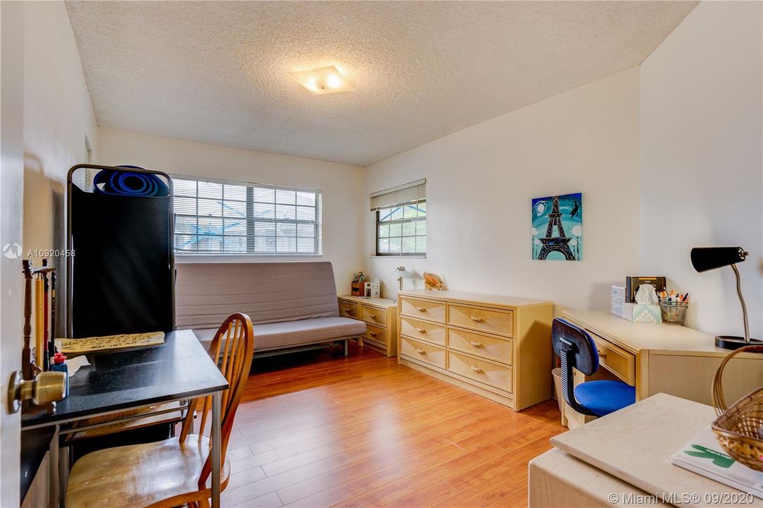 Recently Sold: $148,000 (2 beds, 2 baths, 907 Square Feet)