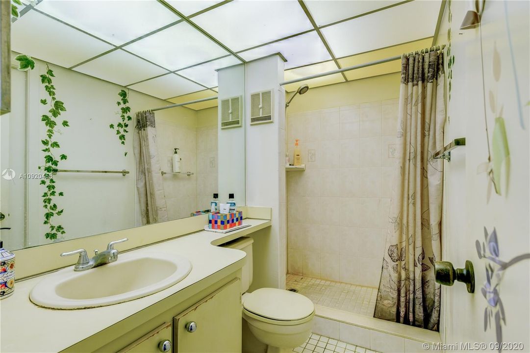 Recently Sold: $148,000 (2 beds, 2 baths, 907 Square Feet)