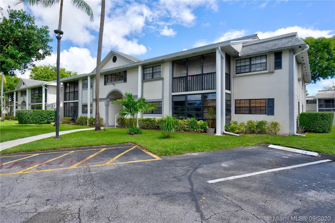 Recently Sold: $148,000 (2 beds, 2 baths, 907 Square Feet)