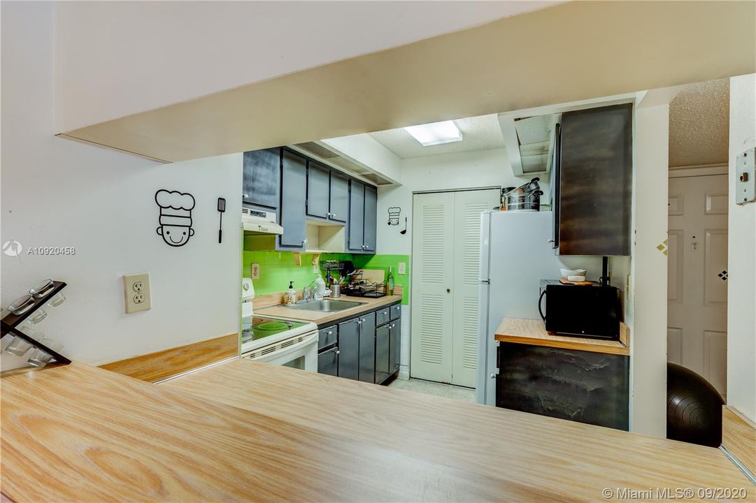 Recently Sold: $148,000 (2 beds, 2 baths, 907 Square Feet)