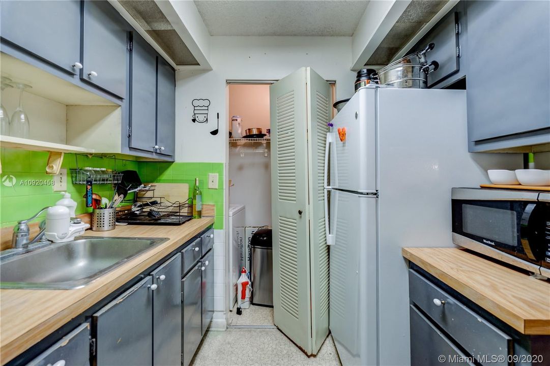 Recently Sold: $148,000 (2 beds, 2 baths, 907 Square Feet)