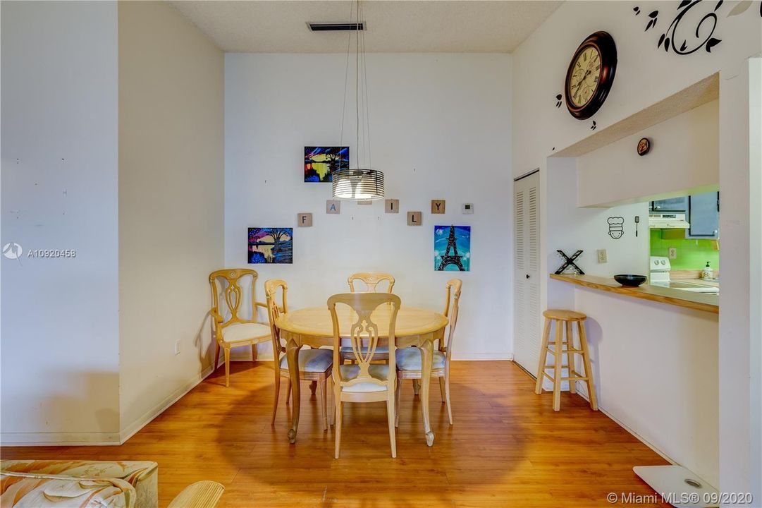 Recently Sold: $148,000 (2 beds, 2 baths, 907 Square Feet)