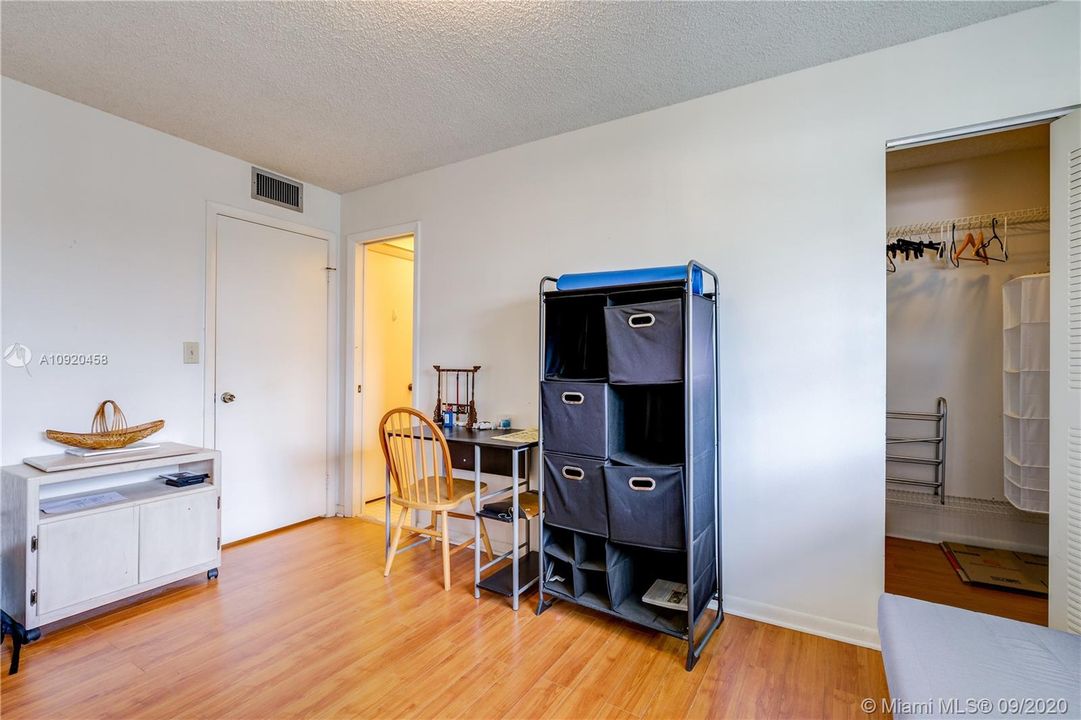 Recently Sold: $148,000 (2 beds, 2 baths, 907 Square Feet)