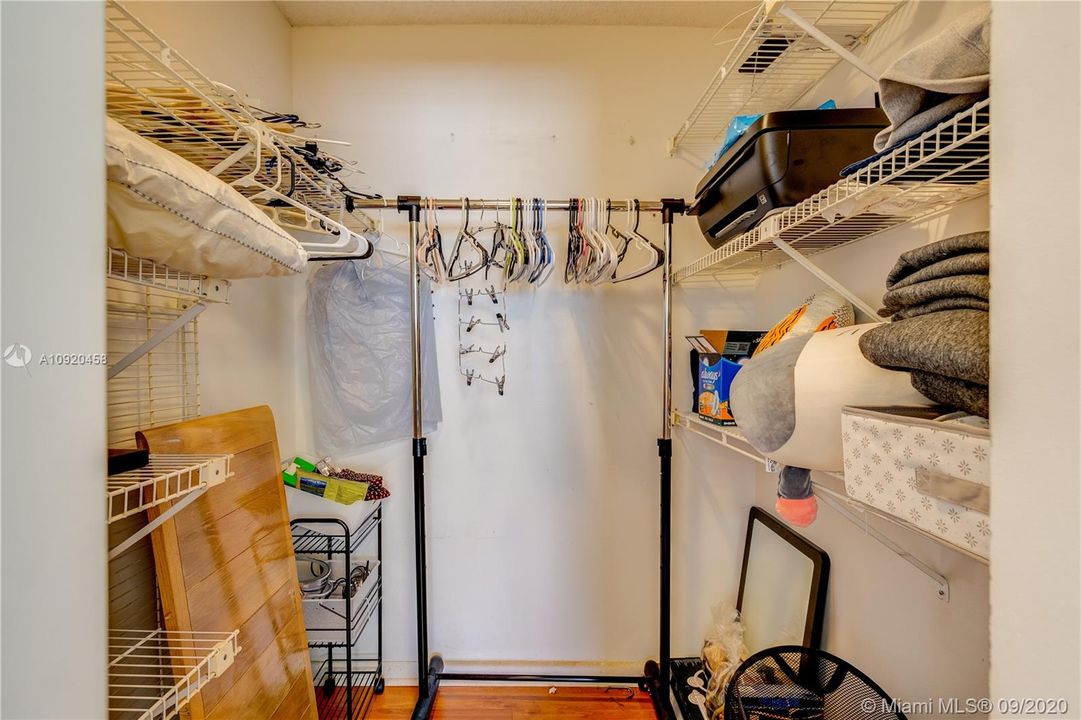Recently Sold: $148,000 (2 beds, 2 baths, 907 Square Feet)