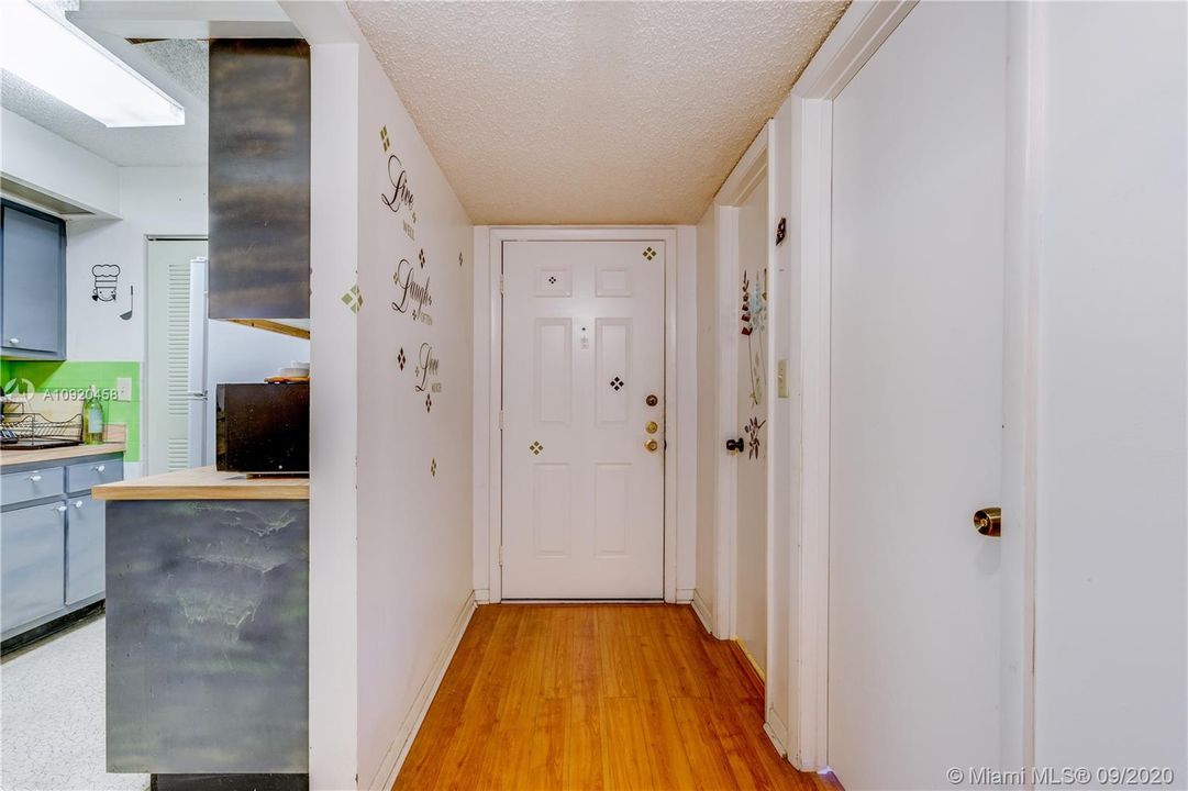 Recently Sold: $148,000 (2 beds, 2 baths, 907 Square Feet)