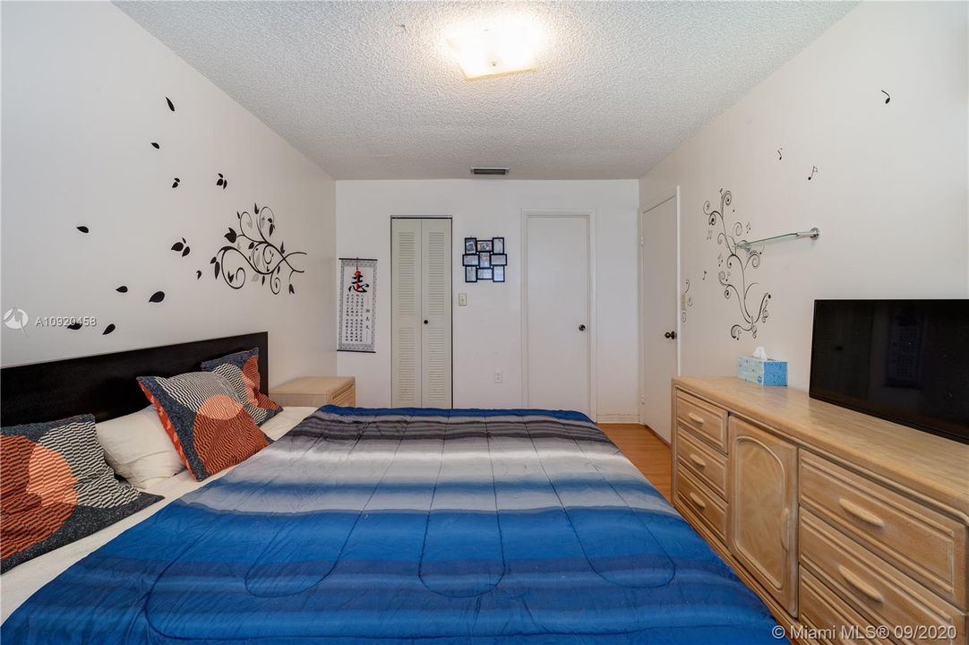 Recently Sold: $148,000 (2 beds, 2 baths, 907 Square Feet)