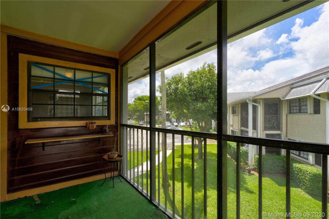 Recently Sold: $148,000 (2 beds, 2 baths, 907 Square Feet)