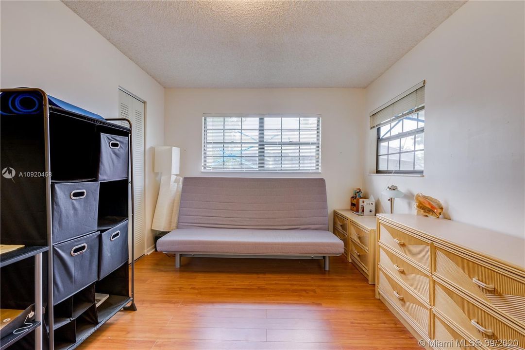 Recently Sold: $148,000 (2 beds, 2 baths, 907 Square Feet)