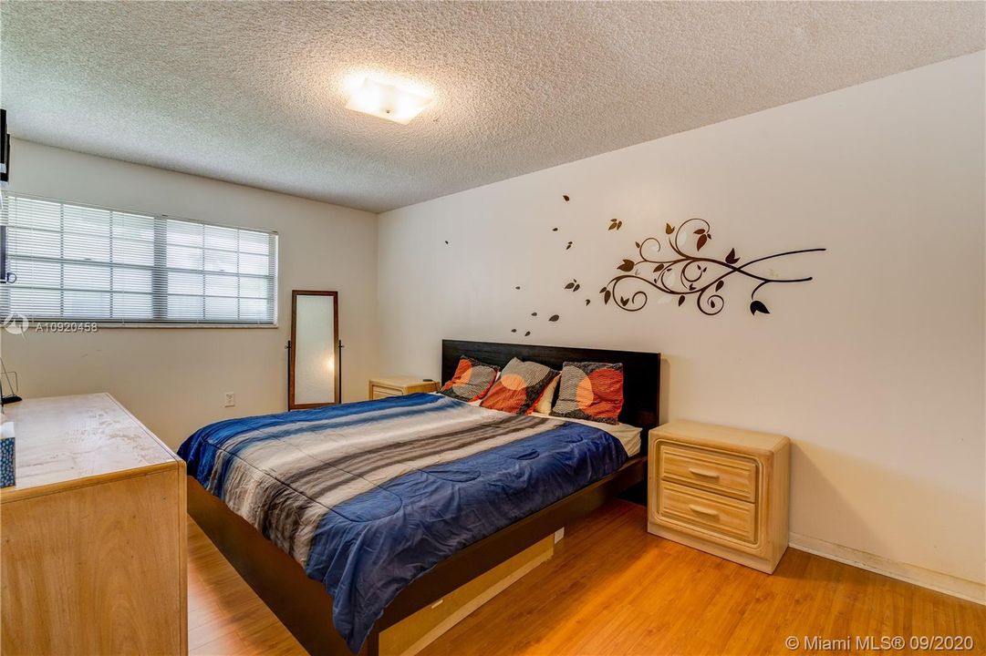 Recently Sold: $148,000 (2 beds, 2 baths, 907 Square Feet)