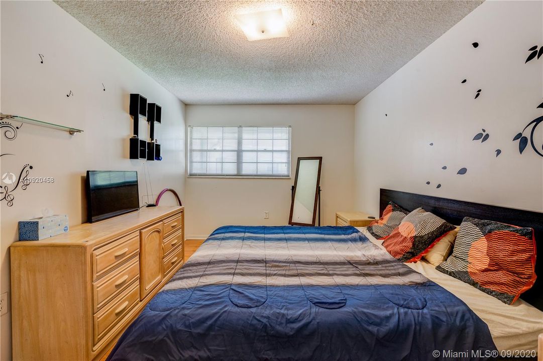 Recently Sold: $148,000 (2 beds, 2 baths, 907 Square Feet)
