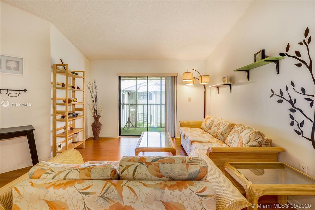 Recently Sold: $148,000 (2 beds, 2 baths, 907 Square Feet)