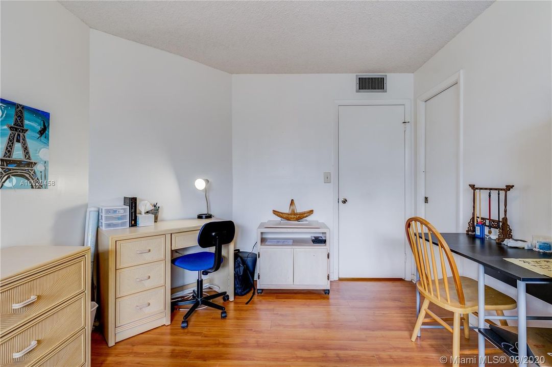Recently Sold: $148,000 (2 beds, 2 baths, 907 Square Feet)