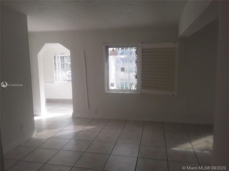 Недавно продано: $225,998 (3 спален, 1 ванн, 980 Квадратных фут)