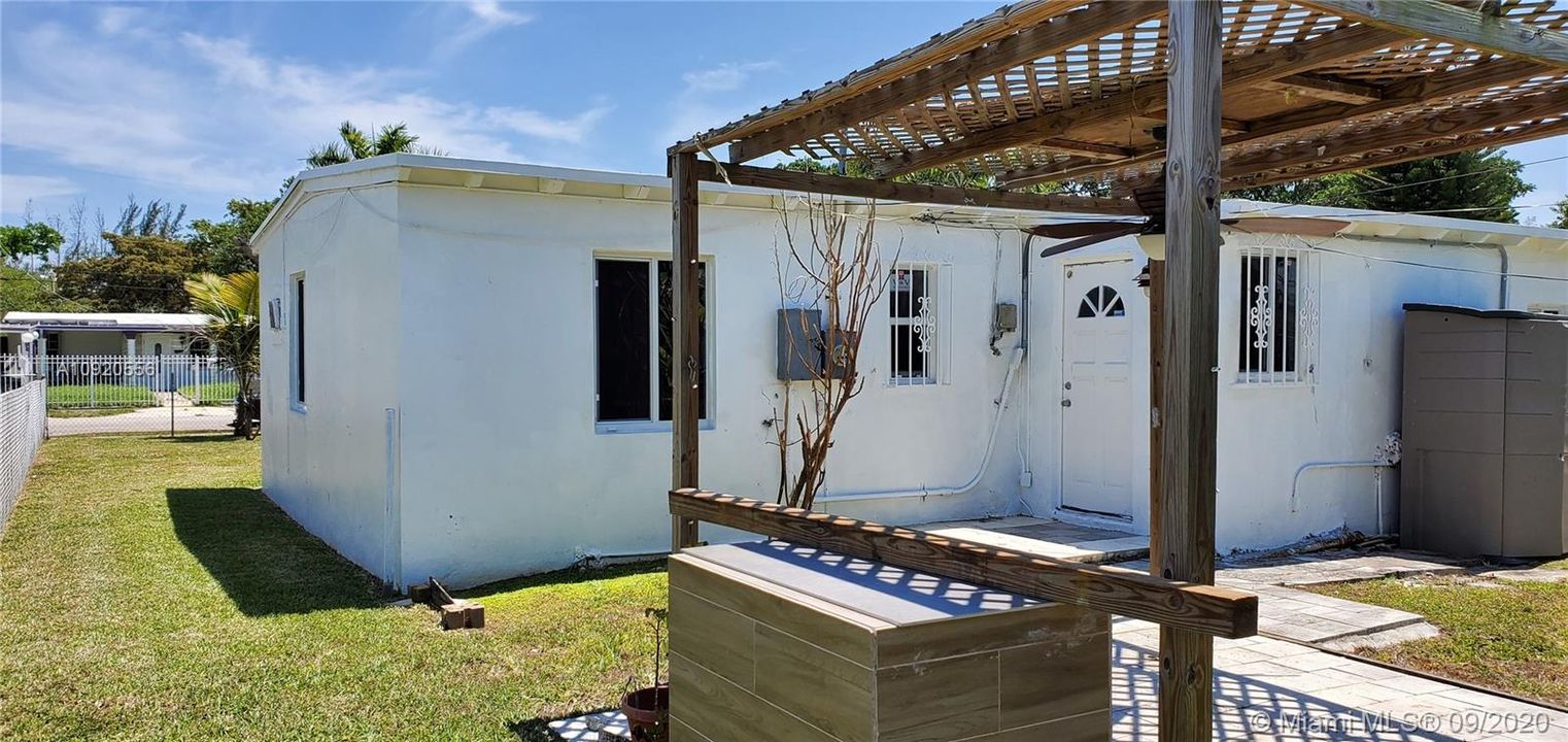 Недавно продано: $225,998 (3 спален, 1 ванн, 980 Квадратных фут)