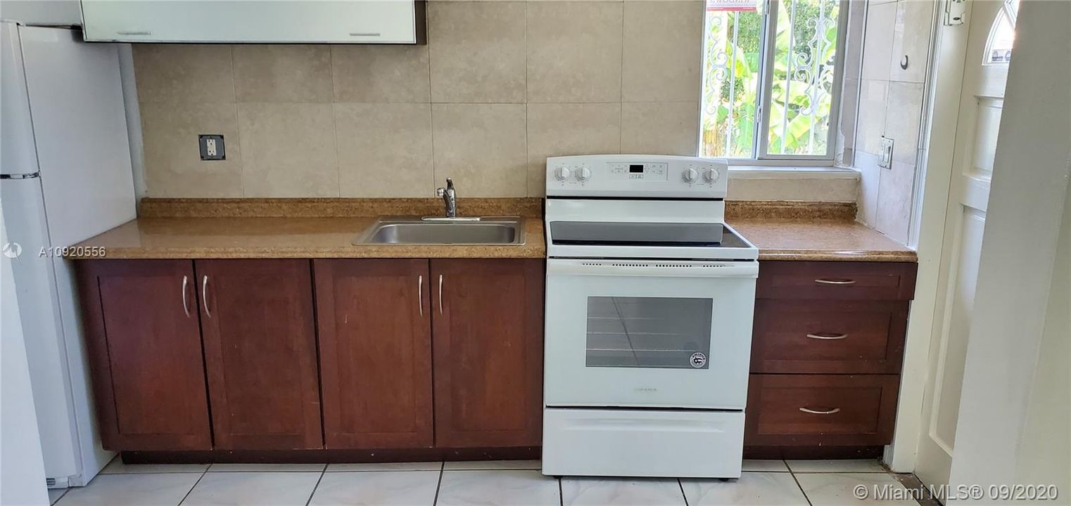 Недавно продано: $225,998 (3 спален, 1 ванн, 980 Квадратных фут)