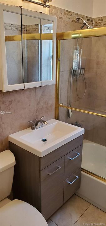 Недавно продано: $225,998 (3 спален, 1 ванн, 980 Квадратных фут)