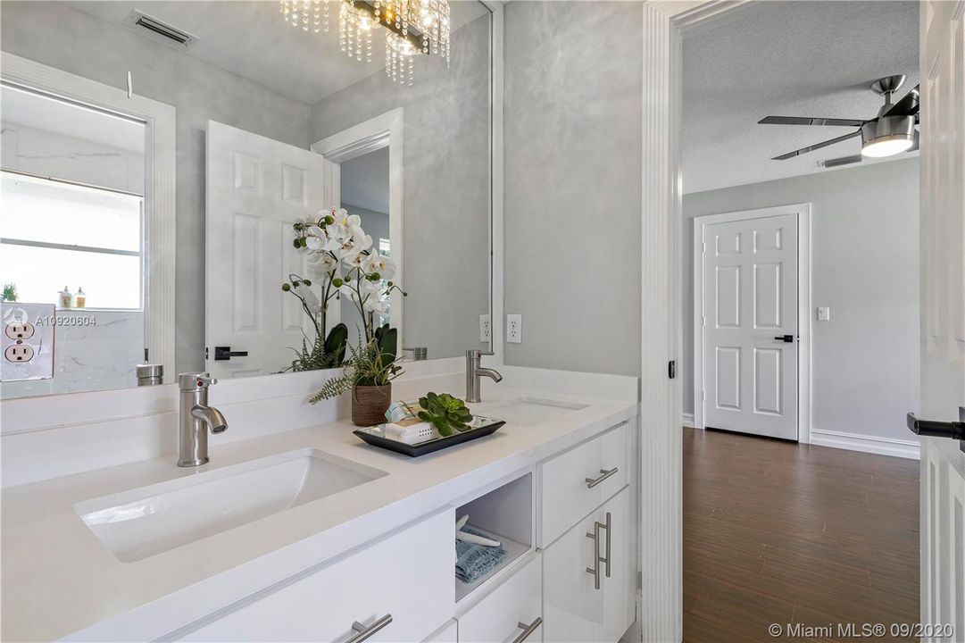 Recently Sold: $709,900 (5 beds, 3 baths, 3002 Square Feet)
