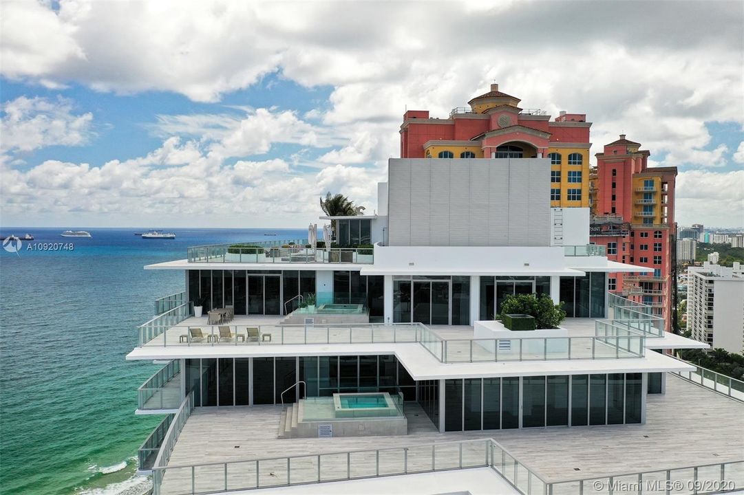 最近售出: $12,995,000 (4 贝兹, 5 浴室, 0 平方英尺)