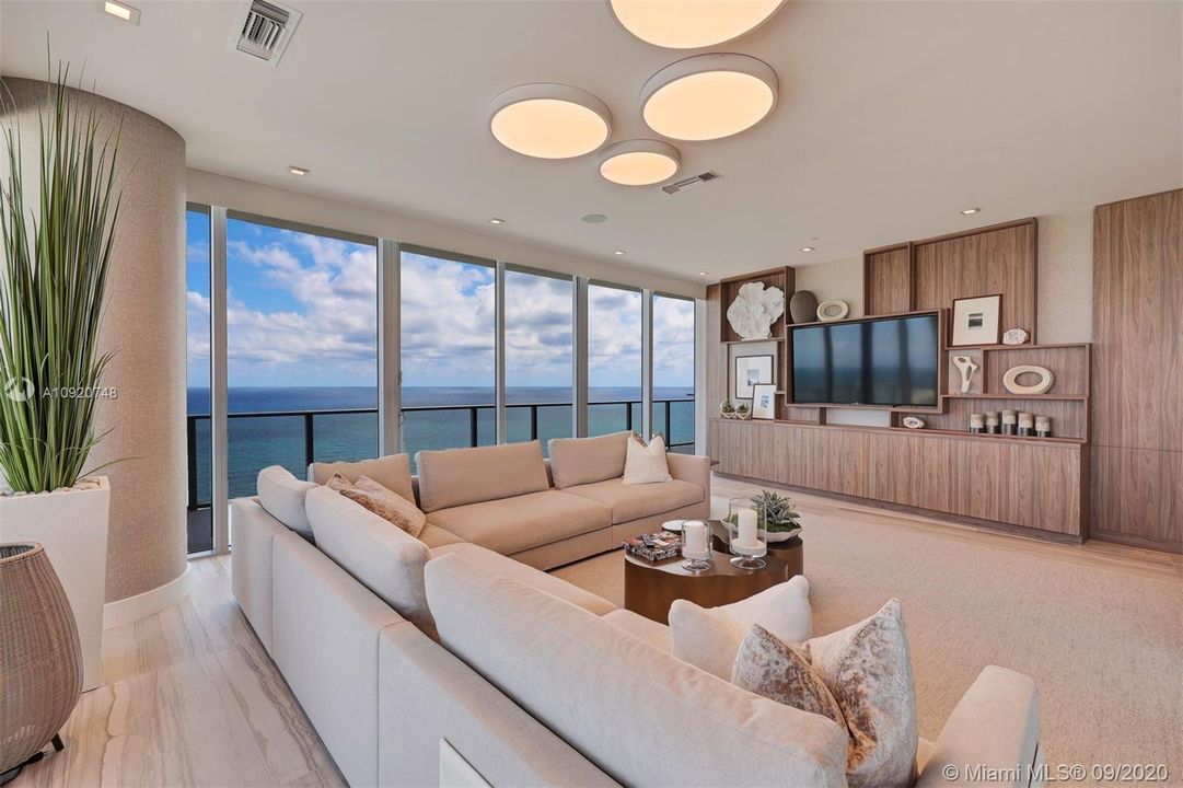 最近售出: $12,995,000 (4 贝兹, 5 浴室, 0 平方英尺)