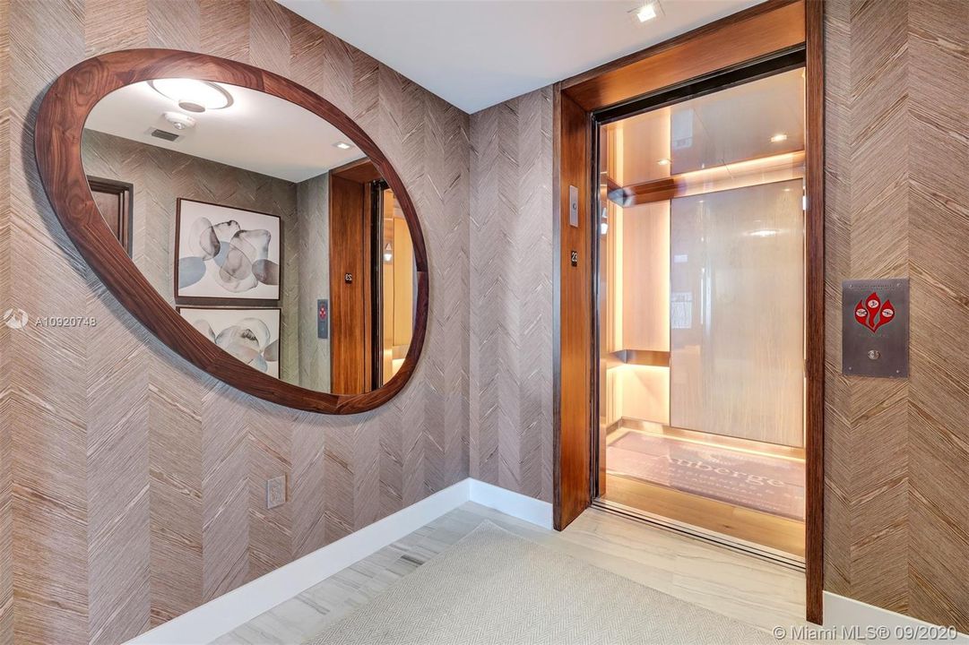 最近售出: $12,995,000 (4 贝兹, 5 浴室, 0 平方英尺)