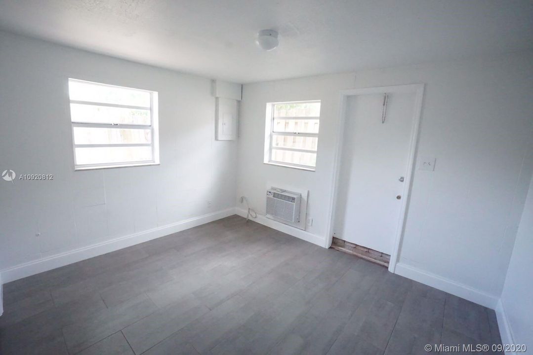 Recently Rented: $1,099 (1 beds, 1 baths, 0 Square Feet)