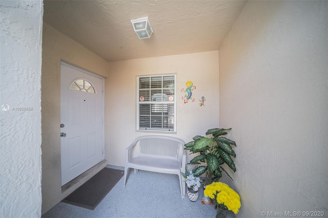 Vendido Recientemente: $300,000 (3 camas, 2 baños, 1386 Pies cuadrados)