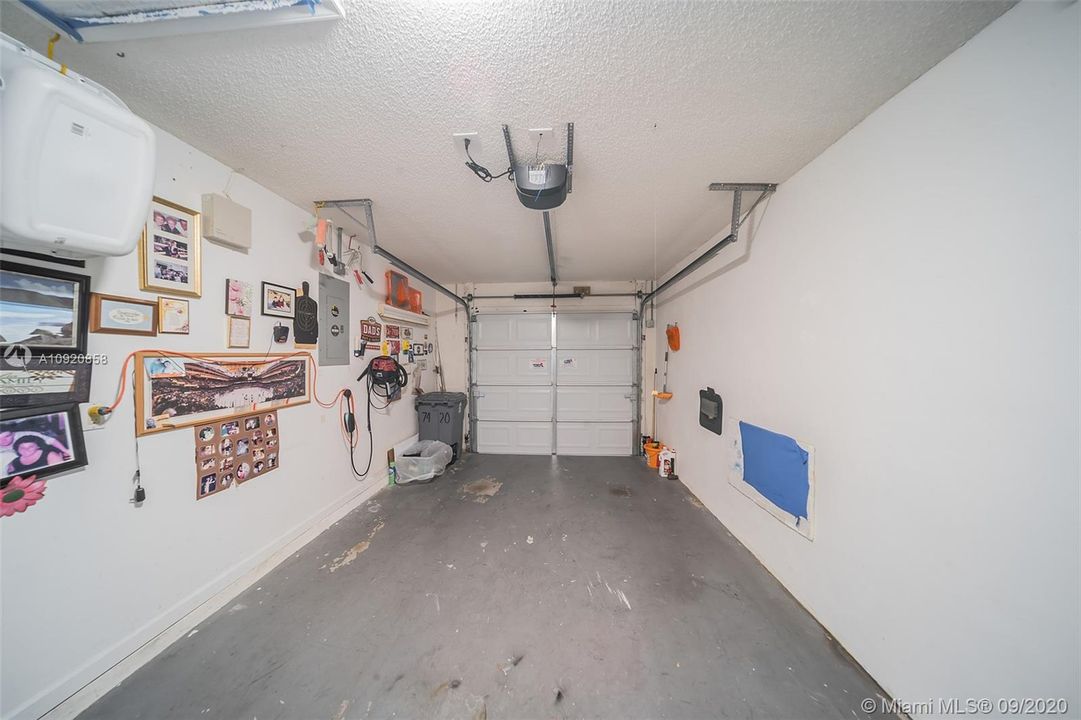 Vendido Recientemente: $300,000 (3 camas, 2 baños, 1386 Pies cuadrados)