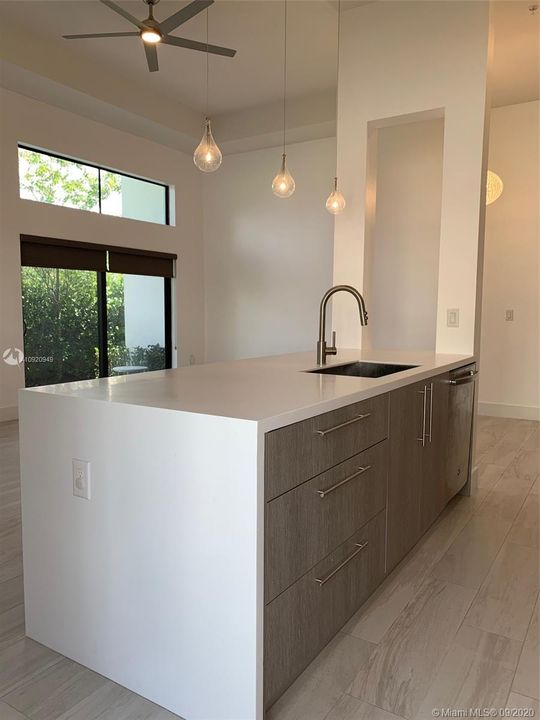 Recientemente alquilado: $2,800 (3 camas, 2 baños, 1672 Pies cuadrados)