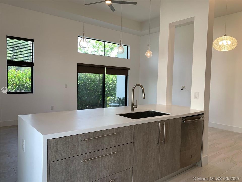 Recientemente alquilado: $2,800 (3 camas, 2 baños, 1672 Pies cuadrados)
