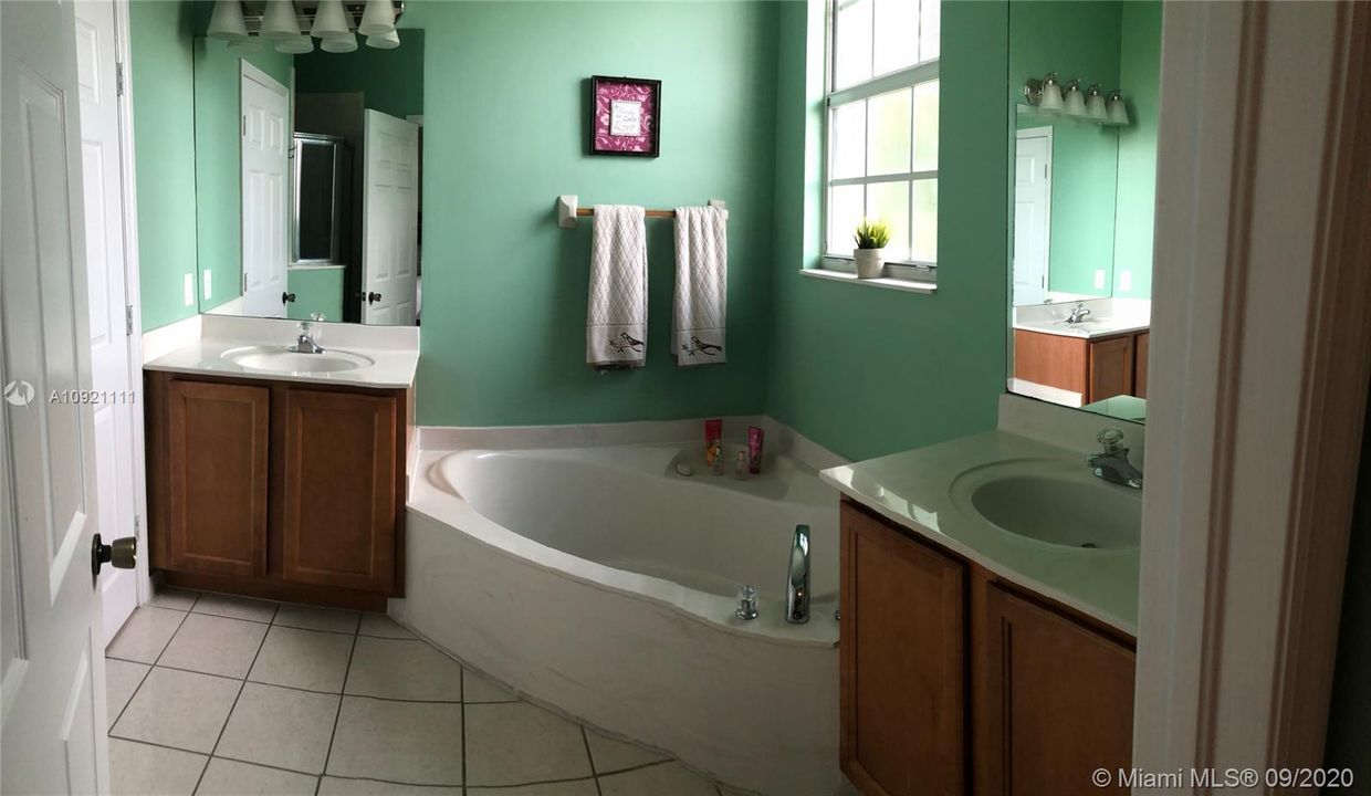 Недавно продано: $245,000 (3 спален, 2 ванн, 1564 Квадратных фут)