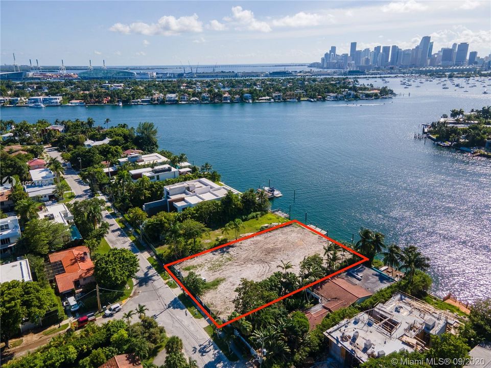 Недавно продано: $16,500,000 (25.00 acres)