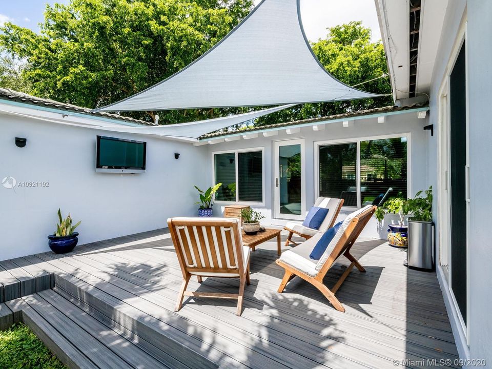 Vendido Recientemente: $672,000 (3 camas, 2 baños, 1798 Pies cuadrados)