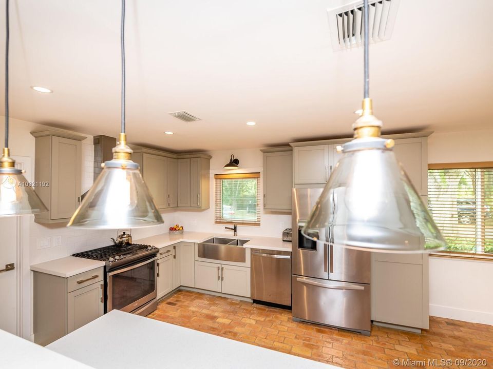 Vendido Recientemente: $672,000 (3 camas, 2 baños, 1798 Pies cuadrados)
