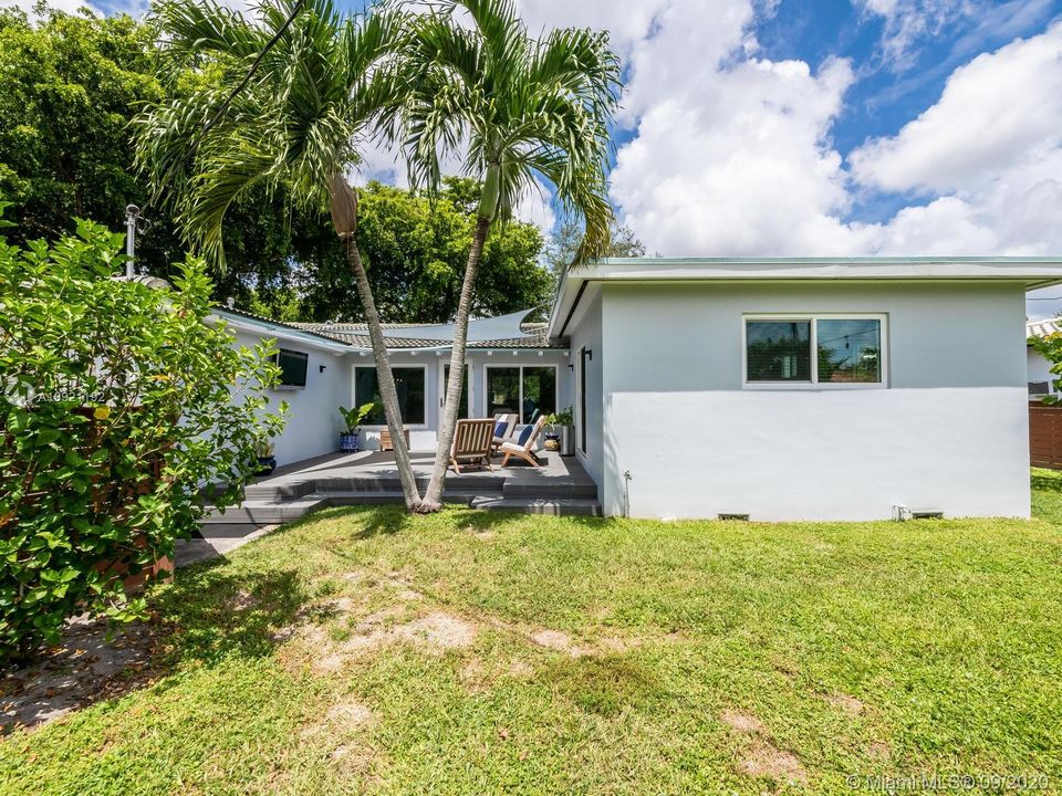 Vendido Recientemente: $672,000 (3 camas, 2 baños, 1798 Pies cuadrados)