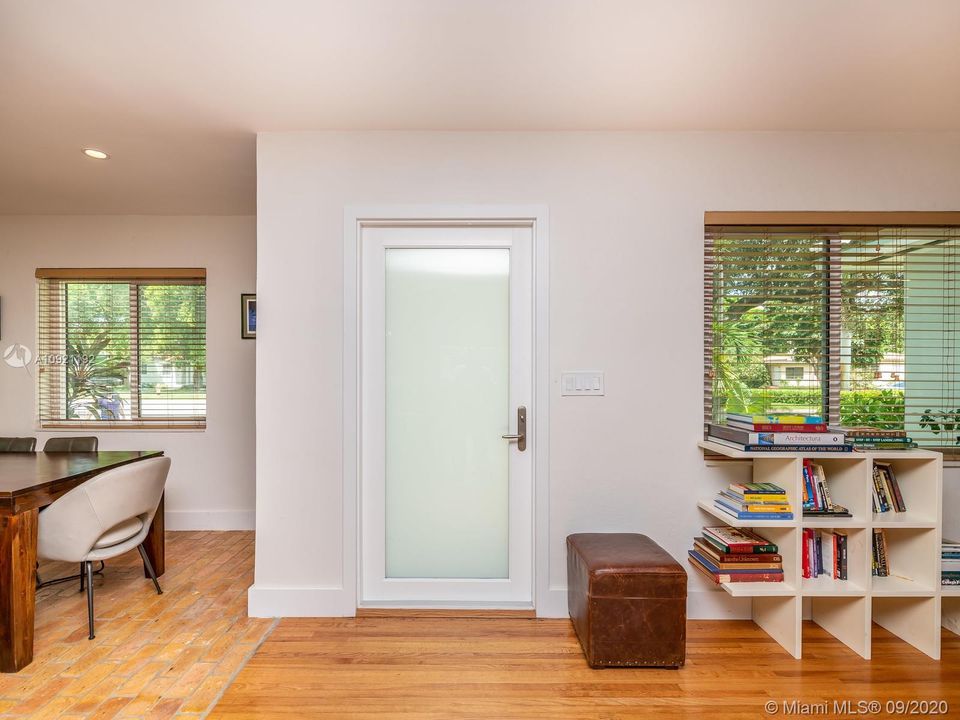 Vendido Recientemente: $672,000 (3 camas, 2 baños, 1798 Pies cuadrados)