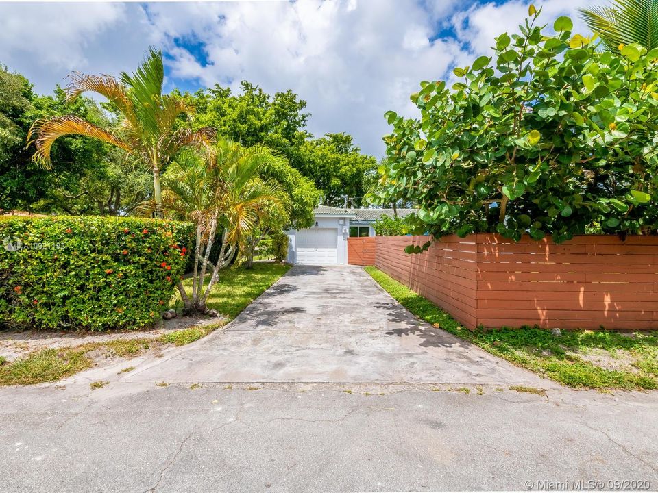 Vendido Recientemente: $672,000 (3 camas, 2 baños, 1798 Pies cuadrados)