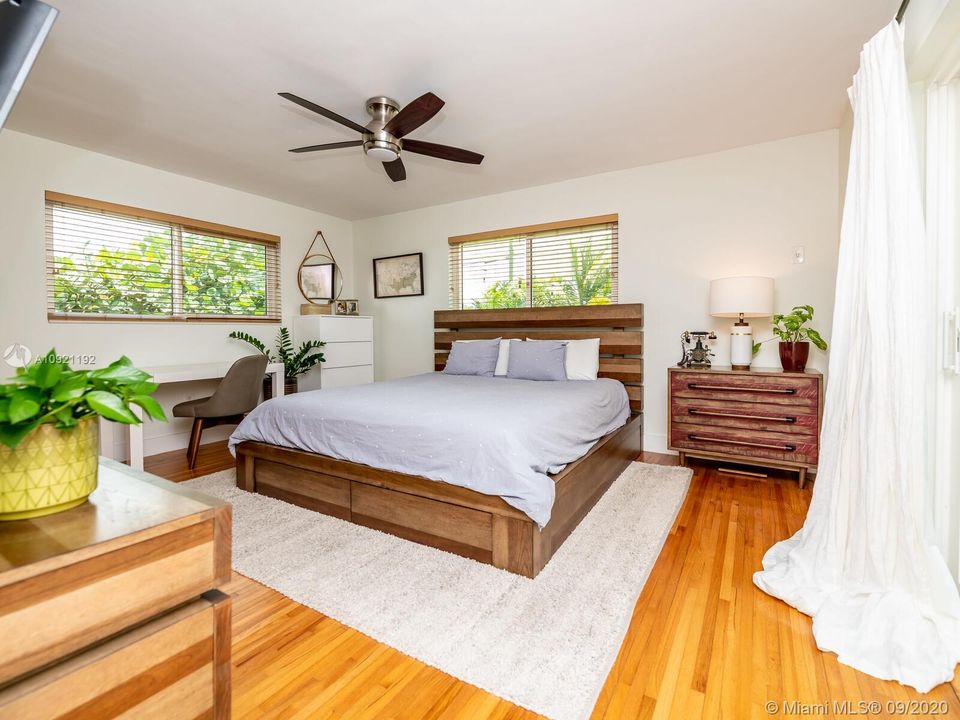 Vendido Recientemente: $672,000 (3 camas, 2 baños, 1798 Pies cuadrados)