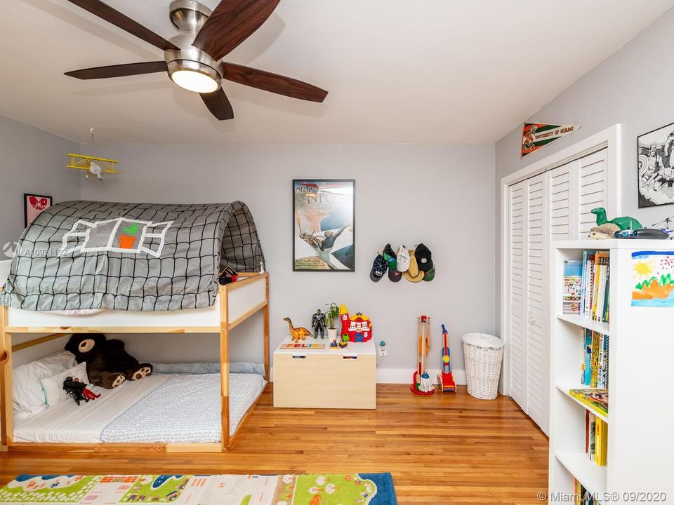Vendido Recientemente: $672,000 (3 camas, 2 baños, 1798 Pies cuadrados)