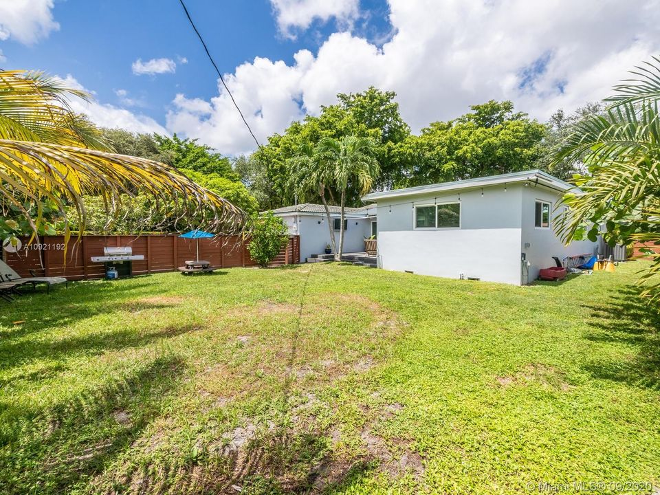 Vendido Recientemente: $672,000 (3 camas, 2 baños, 1798 Pies cuadrados)