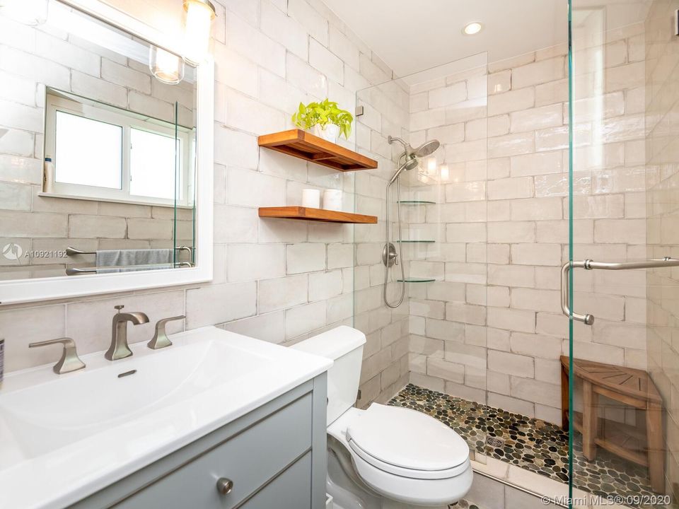 Vendido Recientemente: $672,000 (3 camas, 2 baños, 1798 Pies cuadrados)