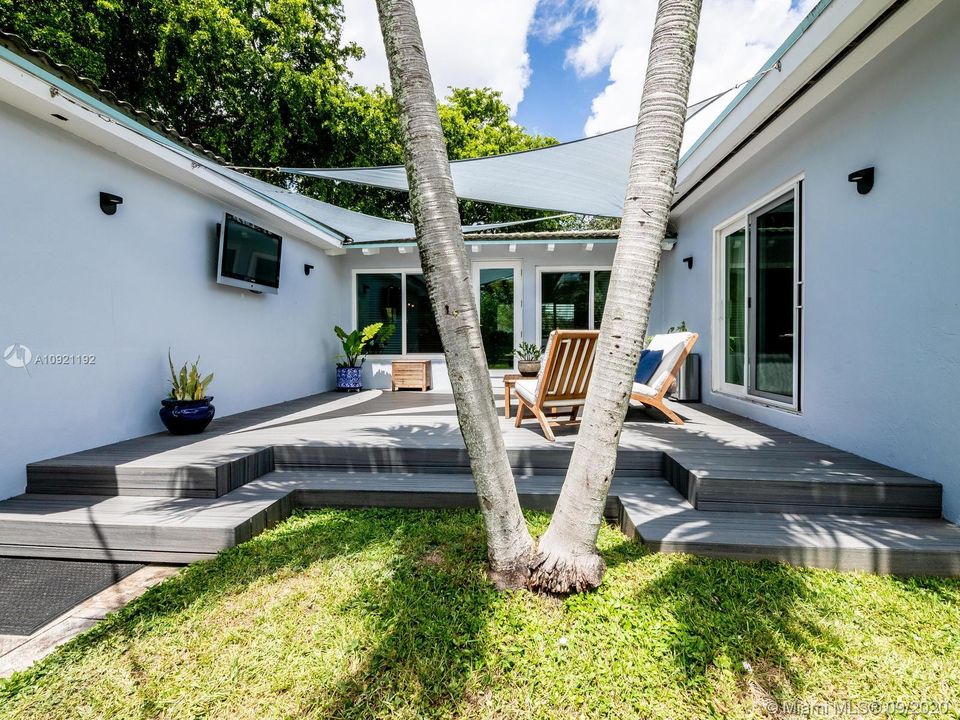 Vendido Recientemente: $672,000 (3 camas, 2 baños, 1798 Pies cuadrados)