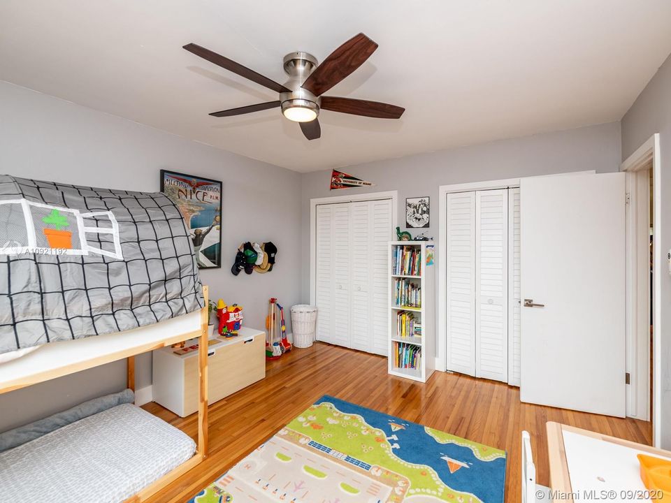 Vendido Recientemente: $672,000 (3 camas, 2 baños, 1798 Pies cuadrados)