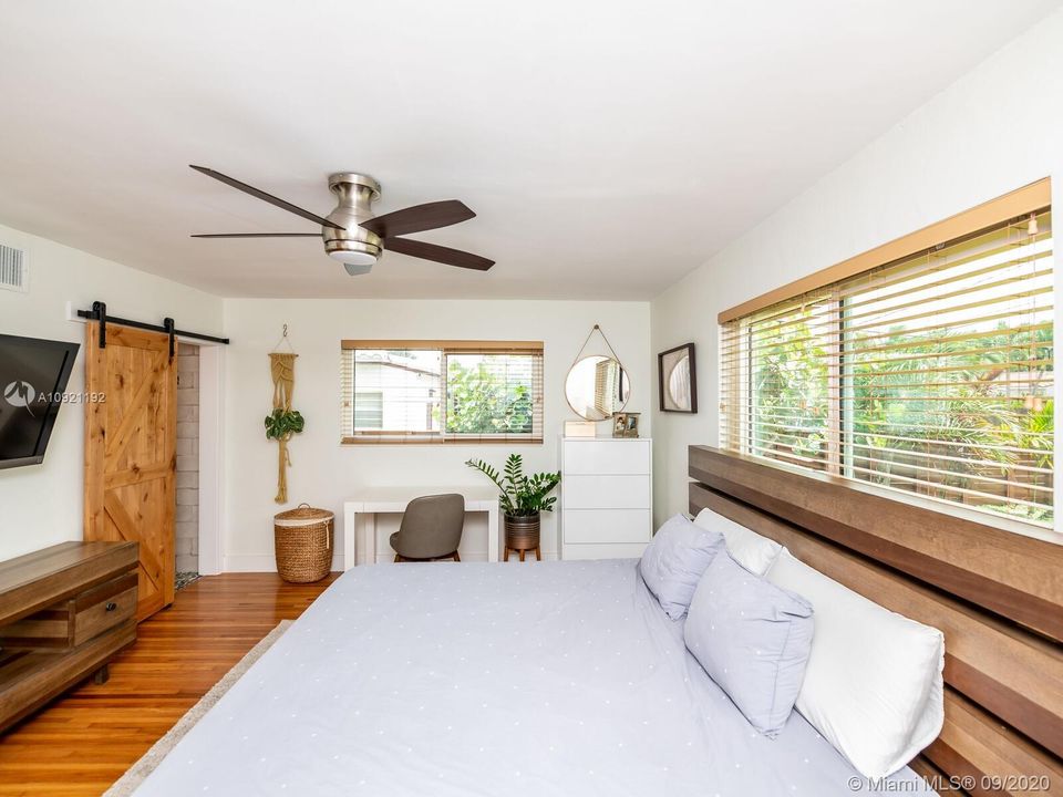 Vendido Recientemente: $672,000 (3 camas, 2 baños, 1798 Pies cuadrados)