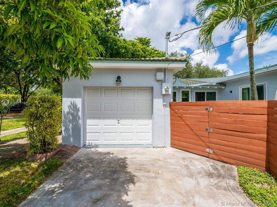 Vendido Recientemente: $672,000 (3 camas, 2 baños, 1798 Pies cuadrados)