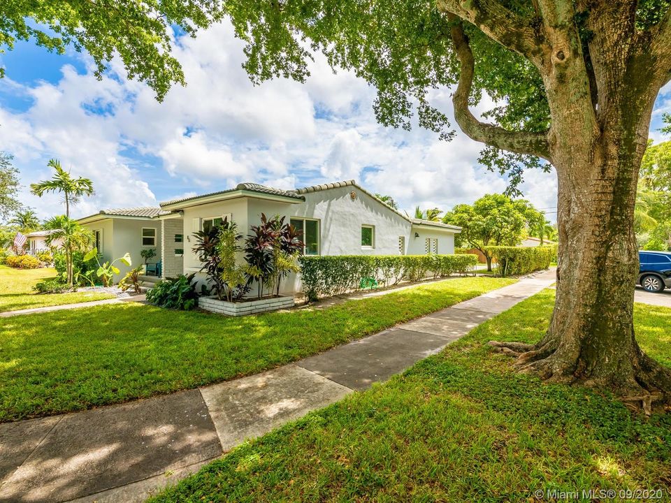 Vendido Recientemente: $672,000 (3 camas, 2 baños, 1798 Pies cuadrados)