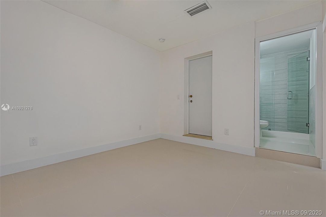 the efficiency / in-law quarters has a brand new, remodeled full bathroom