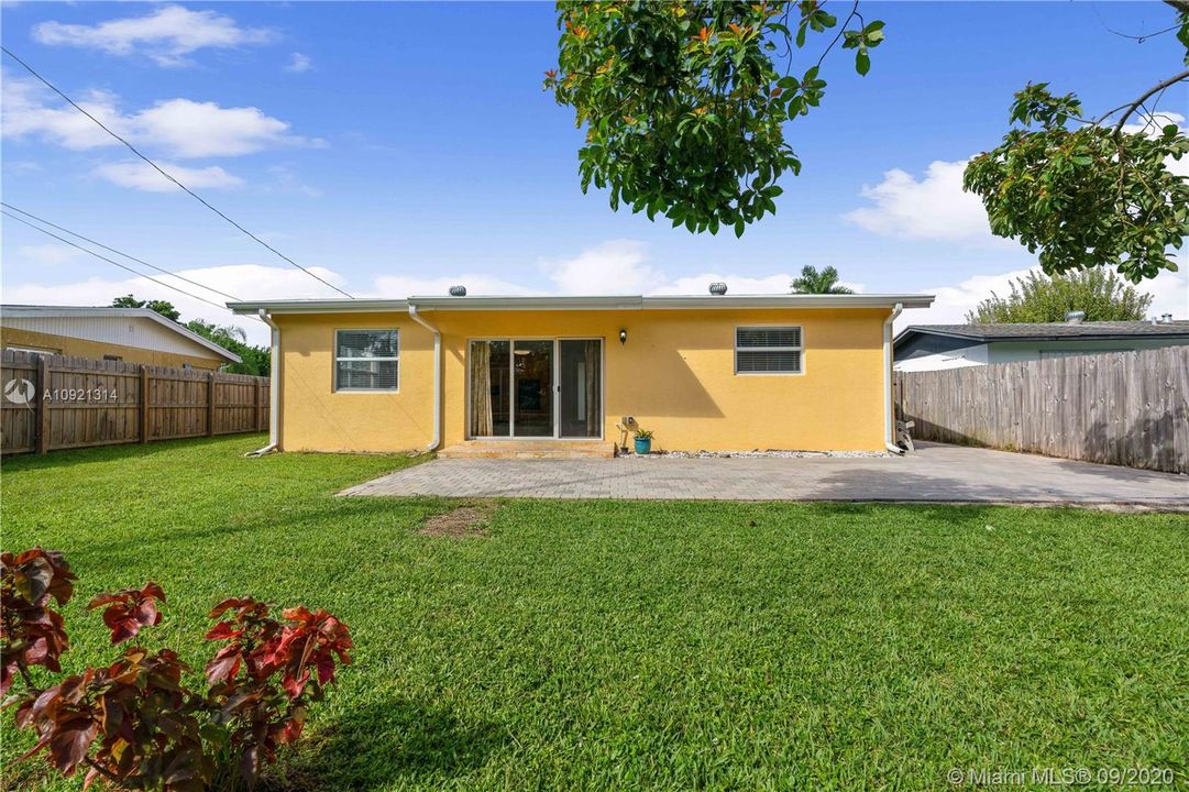 Recently Sold: $295,000 (3 beds, 2 baths, 1472 Square Feet)